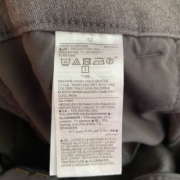 Old Navy Charcoal Stretch Pixie Pants - Picture 5 of 5